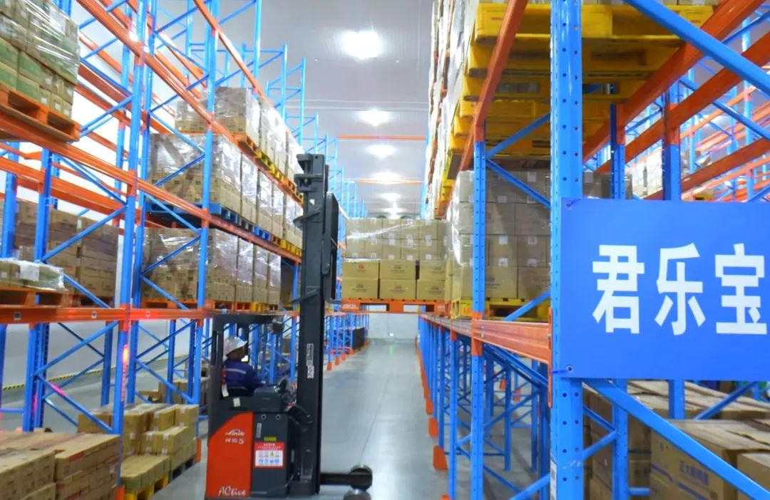 蜀?！辆龢?lè)寶戰(zhàn)略合作升級(jí)，打造全國(guó)極速冷鏈網(wǎng)，破解短保鮮奶配送難題